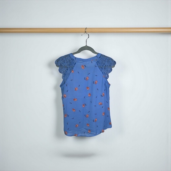 Elegant Periwinkle Floral Lace Sleeve Women's Top - Picture 2 of 3